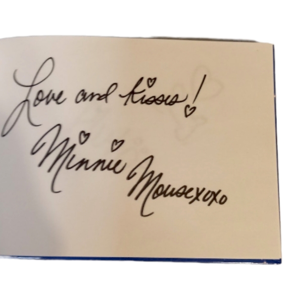 Disney World Year of A Million Dreams Pass and Book of 15 Character Signatures - Picture 8 of 13